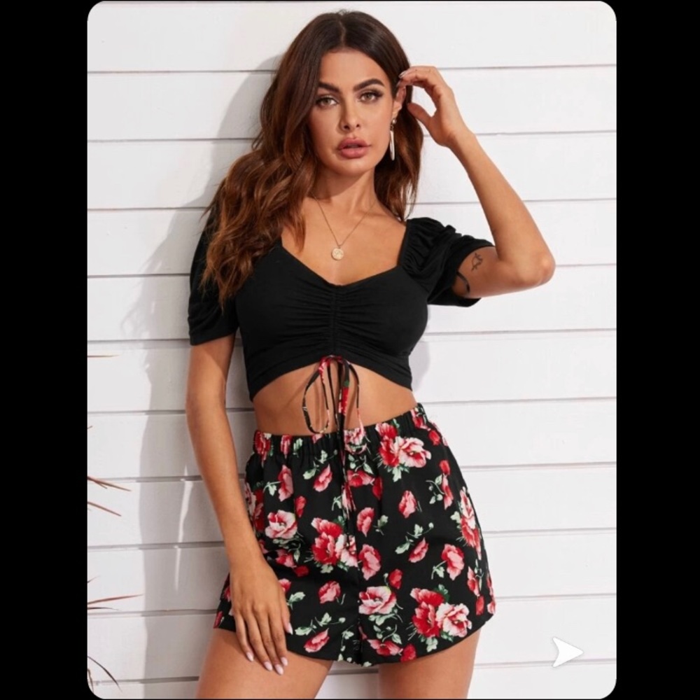 Drawstring crop top with floral print shorts